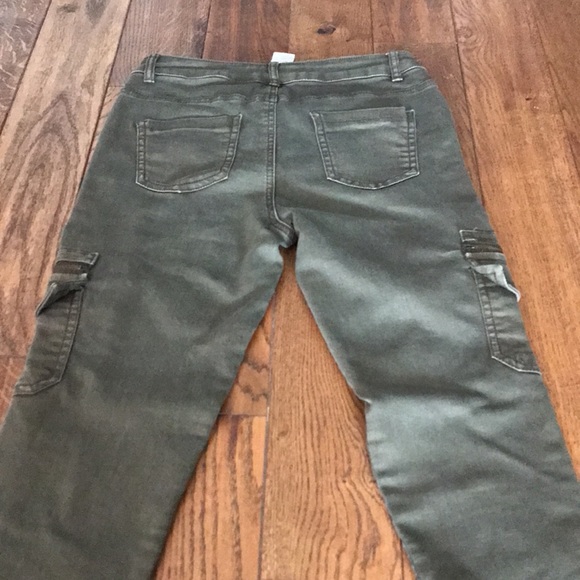 🛑SOLD🛑Comfy super slim leg olive green cargo pant - Picture 6 of 15
